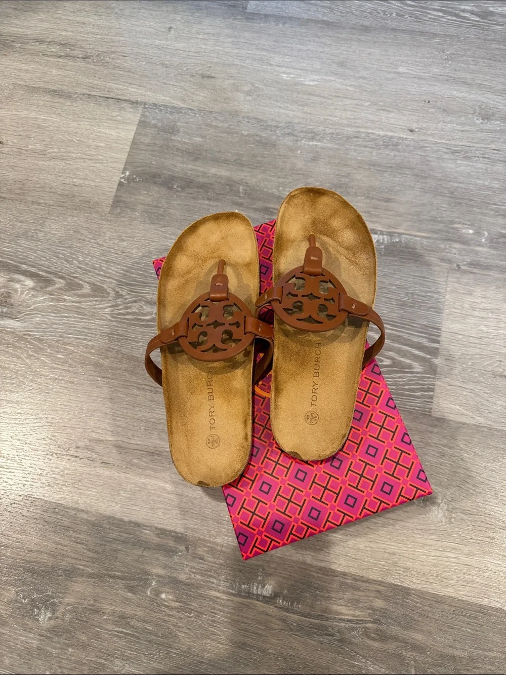 Tory Burch Miller Cloud Brown Leather Logo Thong Sandals 9